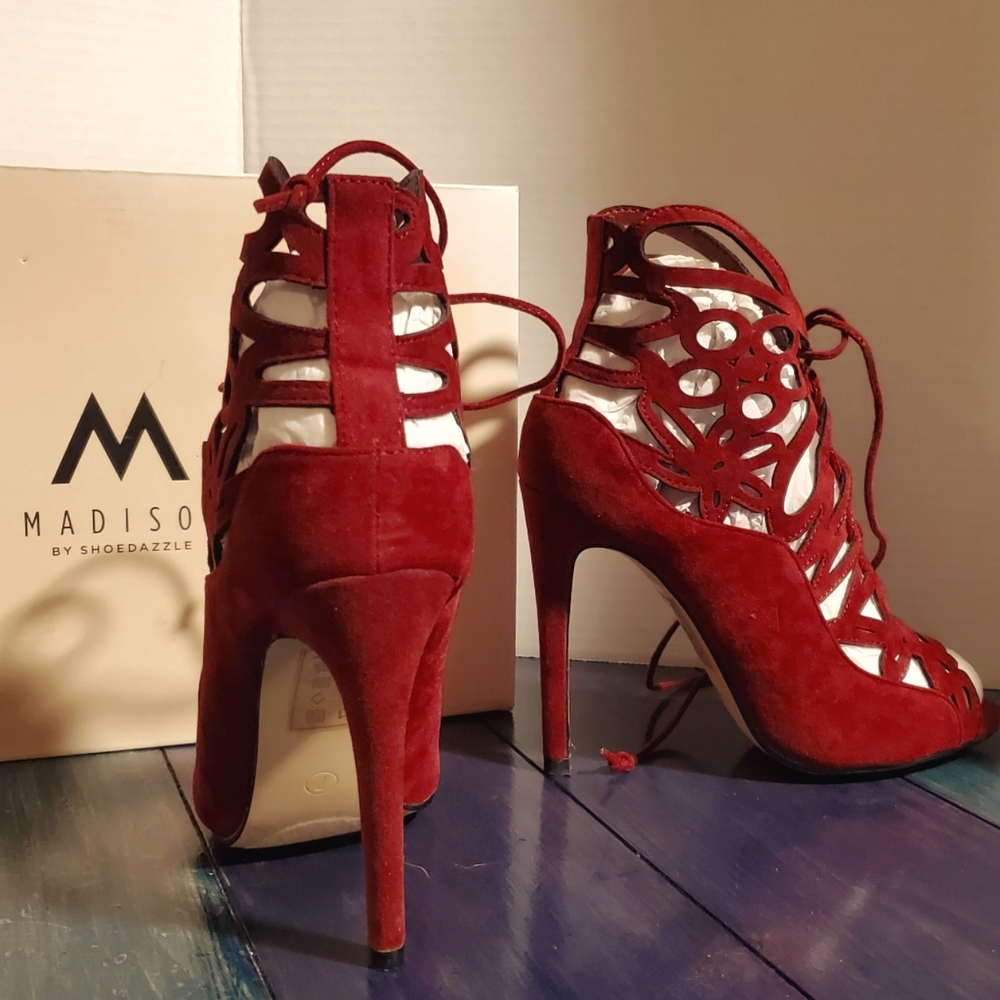 Size 7 Madison stiletto heels merlot